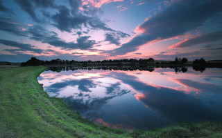 Lake grassy bank cloudy sky 2 - cloud above free wallpaper