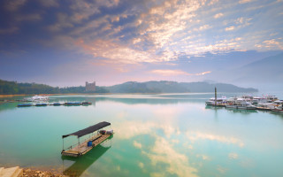 Lake boat sky clouds city - bian jingzhao free wallpaper