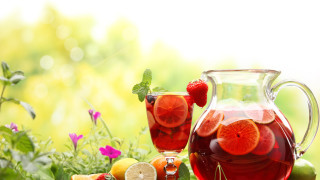 Fruit tea strawberries summer vibrancy 3 - a strawberry free wallpaper