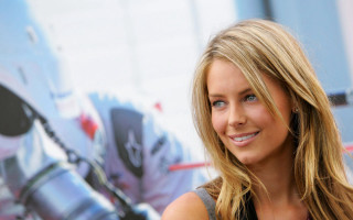 Blonde woman smiling poster background - bettina heinenayech free wallpaper for desktop