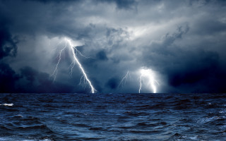 Storm ocean lightning boat night 2 - a storm free wallpaper