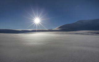 Sunlight snowy mountains blue sky - shining free wallpaper
