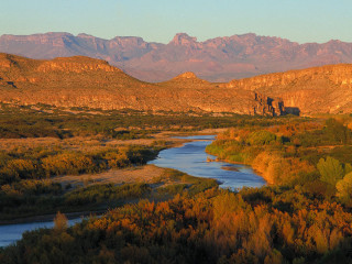 River valley mountains autumn leaves - kodachrome free wallpaper