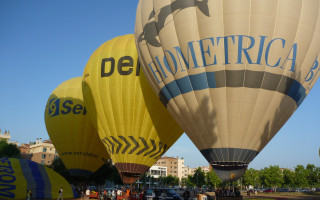 Hot air balloons city street - hot air balloon free wallpaper