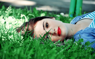 Woman lying grass red lipstick - closed free wallpaper for desktop