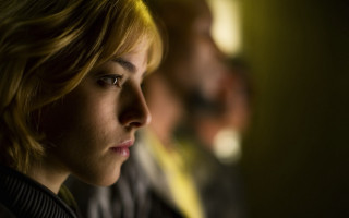 Eve ryder blonde woman serious - neo free wallpaper