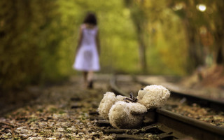 Teddy bear train tracks girl - a girl free wallpaper