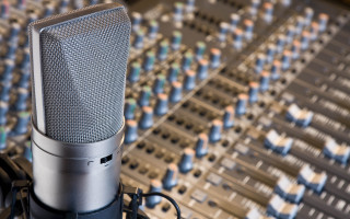 Microphone soundboard studio blur bokeh - studio quality free wallpaper