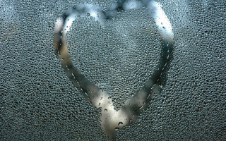 Heart window condensation waterdrops macro - alison kinnaird free wallpaper