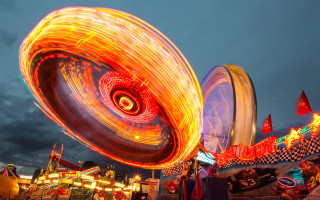 Carnival spinning wheel night city - colorful free wallpaper