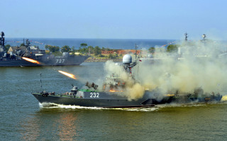 Large boat missile water smoke - the boat free wallpaper