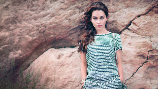 Woman frisbee rockformation outdoors impressionist - a rock formation free wallpaper for desktop