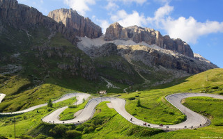 Mountain road house people landscape - road free wallpaper for desktop