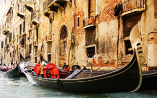 Venice gondolas renaissance architecture cityscape - canaletto free wallpaper