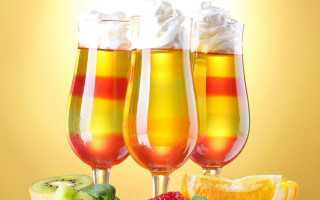 Three glasses fruit juice plate - adam szentpétery free wallpaper