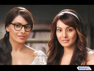 Two women glasses posing picture - glass free wallpaper