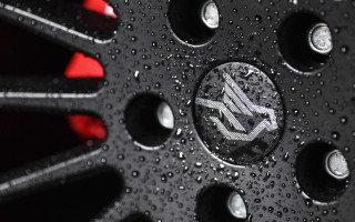 Black wheel red waterdrops macro - sharp detail free wallpaper