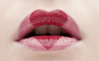 Red lipstick woman heart airbrush - a womans lip free wallpaper