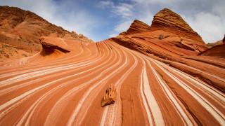 Desert rock formation white lines - white line free wallpaper