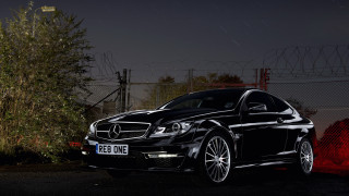 Black car fence night red - a black car free wallpaper