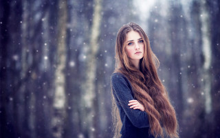 Woman forest snow crossed arms - winter free wallpaper
