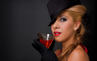 Woman hat dress drinking glass - a drink free wallpaper