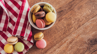 Macaroons bowl checkered cloth napkin - cloth free wallpaper