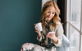 Woman coffee phone blood blonde - her phone free wallpaper