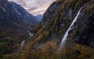 Waterfall valley mountains fall foliage - fall foliage free wallpaper
