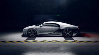 Bugatti parkinglot night cautionline greenlight - a bugatti car free wallpaper