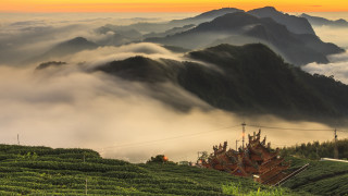 Mountain fog clouds house hills - fog free wallpaper
