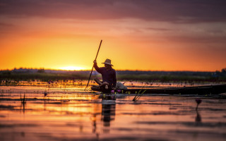 Lake sunset man boat hat - a man in a boat free wallpaper