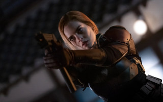 Eve ryder blonde gun blood - a light shining free wallpaper