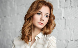 Redhair woman white shirt brickwall - figurativism free wallpaper for desktop