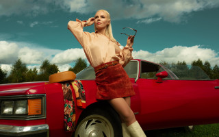 Woman redcar wrench fashion poster - a wrench free wallpaper