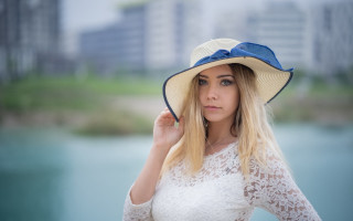Woman hat lake portrait blonde - a picture in front free wallpaper for desktop