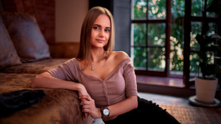 Elina karimova portrait couch window - a plant in the corner free wallpaper for desktop