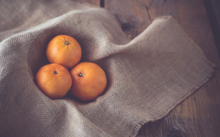 Three oranges still life fishnet - a tablecloth free wallpaper
