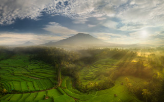 Green field mountain sunbeam clouds - cinematic landscape free wallpaper