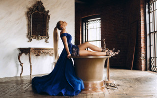 Woman blue dress bathtub mirror - evelyn abelson free wallpaper