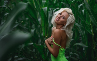 Woman green dress cornfield portrait - a green dress free wallpaper