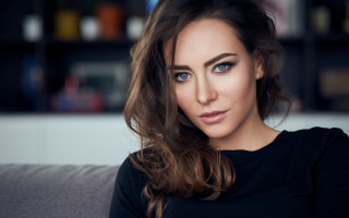 Blue eyes woman couch book - arbeitsrat für kunst free wallpaper