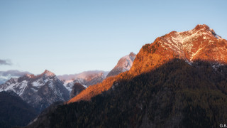 Mountain range snow capped blue 5 - a few snow free wallpaper