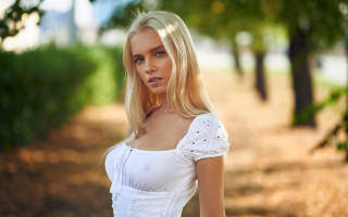 Woman white dress park blurry - white skin free wallpaper