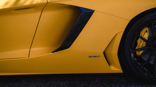 Yellow sports car black rim - sharp detail free wallpaper