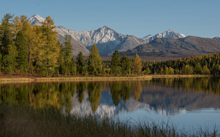 Lake trees mountains clear sky - widescreen free wallpaper