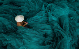 Person bed green white hat - a white hat free wallpaper