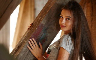 Elina karimova asian woman playing - girl free wallpaper for desktop