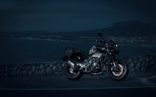 Motorcycle cobblestone night city water - canon eos r 3 free wallpaper