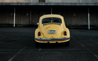 Yellow car parking lot building 3 - a yellow car free wallpaper